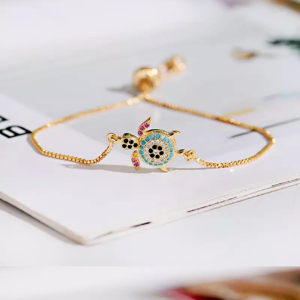 Sea Turtle Bracelet in Zircon Adjustable